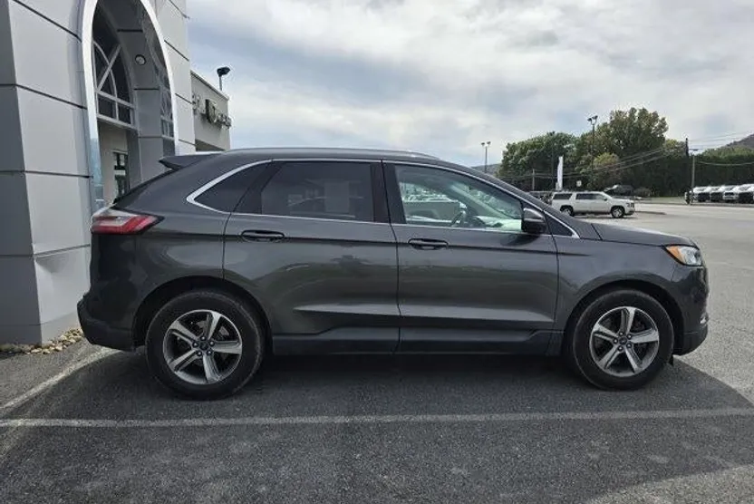 2019 Ford Edge SEL photo 1