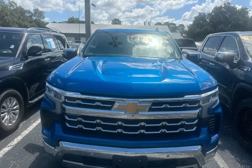2022 Chevrolet Silverado 1500 LTZ photo 1