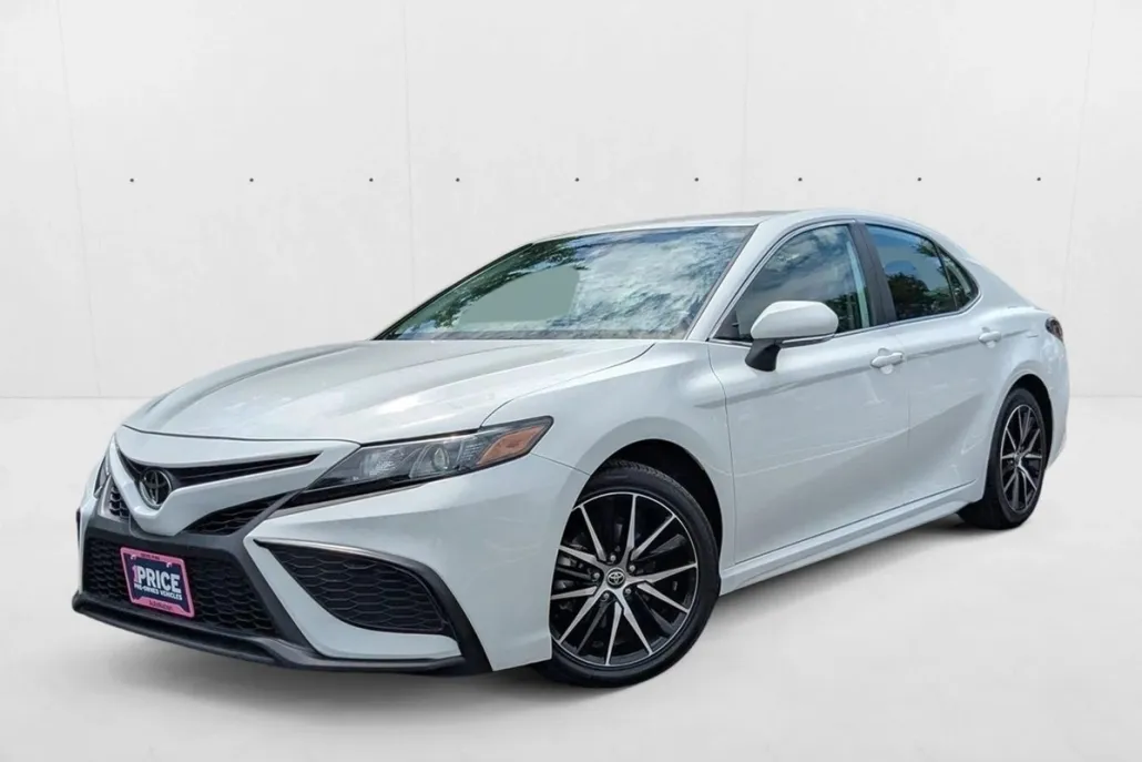 2024 Toyota Camry SE photo 1