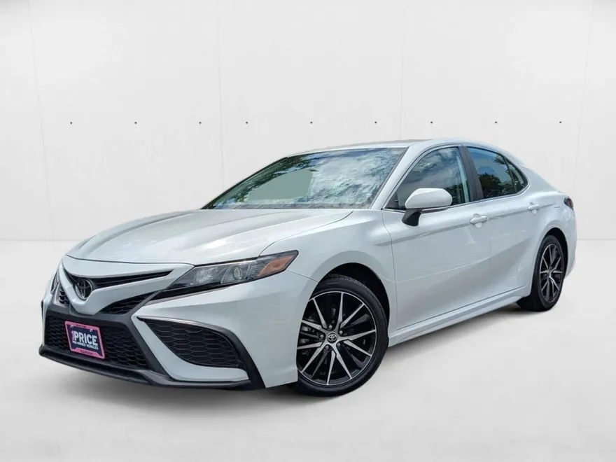 2024 Toyota Camry SE photo 1