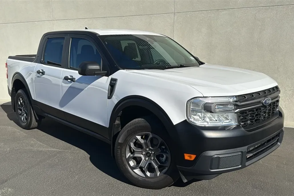 2022 Ford Maverick XLT photo 1