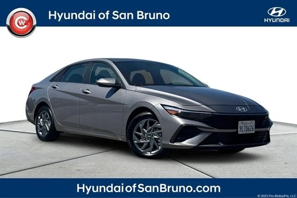 2024 Hyundai Elantra SEL photo 1