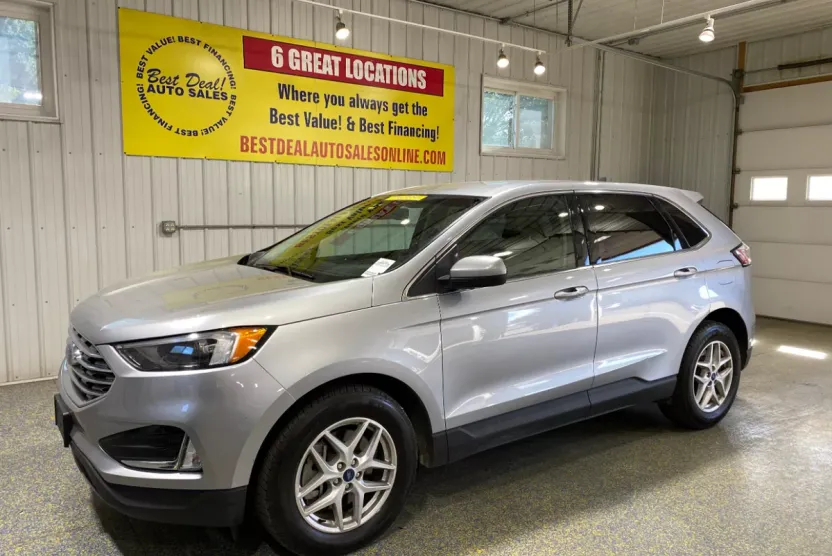 2022 Ford Edge SEL photo 1