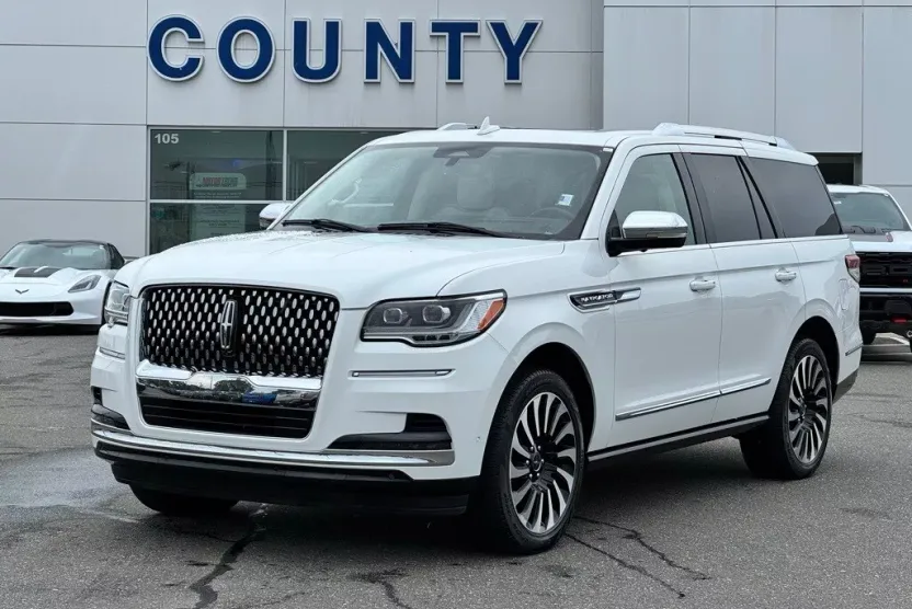 2022 Lincoln Navigator Black Label photo 1