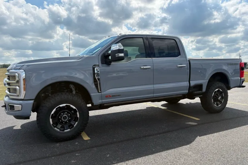 2025 Ford F-350 Platinum photo 1