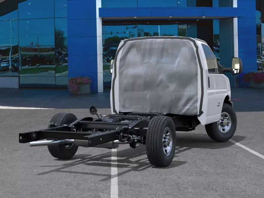 2025 Chevrolet Express Cutaway 3500 photo 1