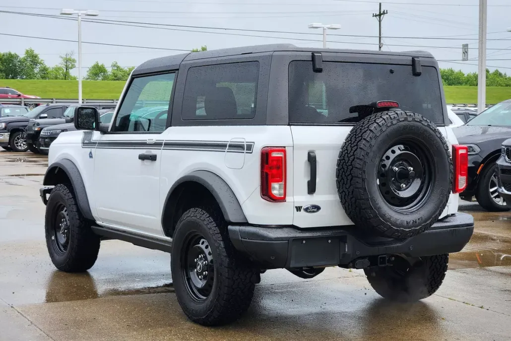 2023 Ford Bronco Black Diamond photo 1