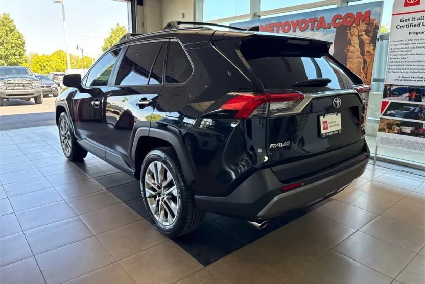 2021 Toyota RAV4 Limited photo 1