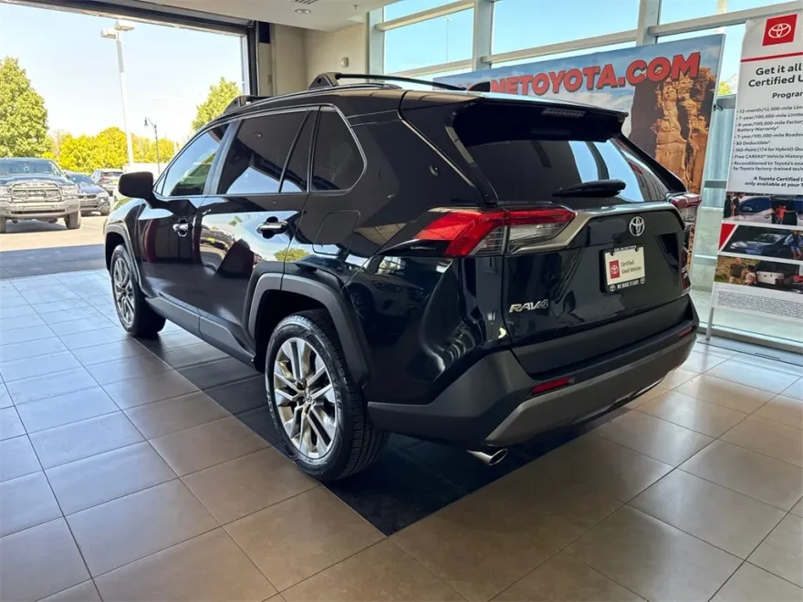 2021 Toyota RAV4 Limited photo 1