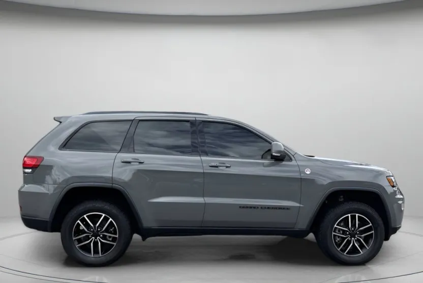 2021 Jeep Grand Cherokee Trailhawk photo 1