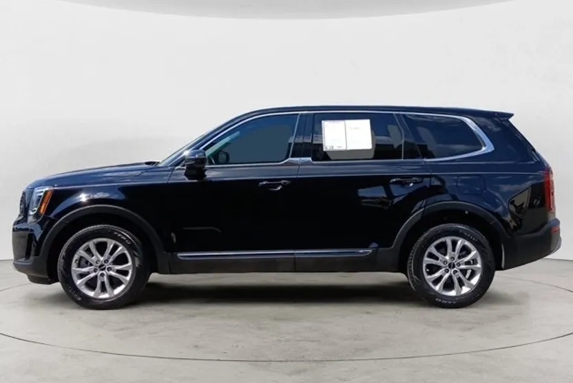 2022 Kia Telluride LX photo 1
