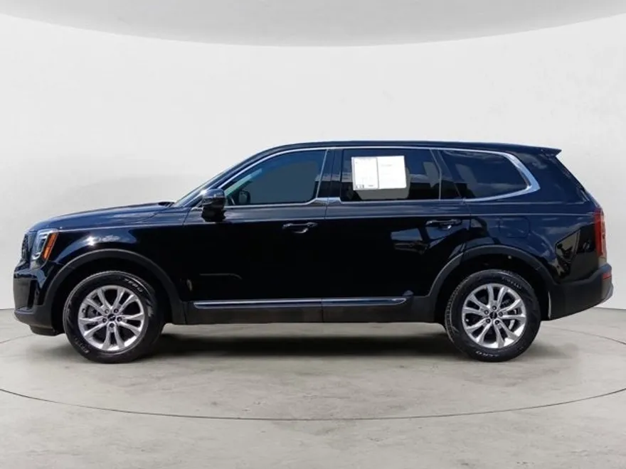 2022 Kia Telluride LX photo 1