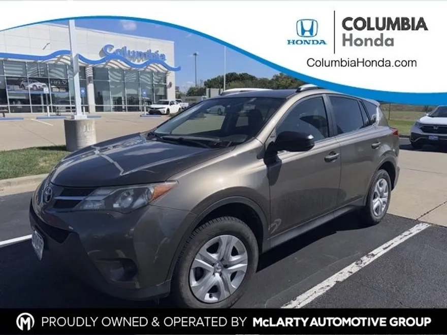 2014 Toyota RAV4 LE photo 1
