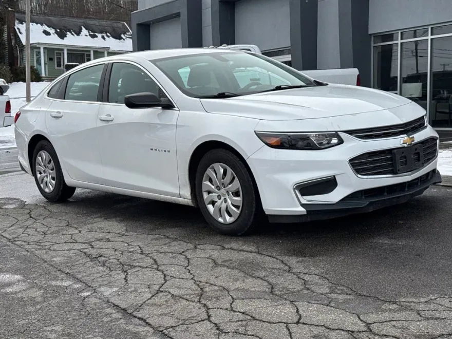 2016 Chevrolet Malibu L photo 1