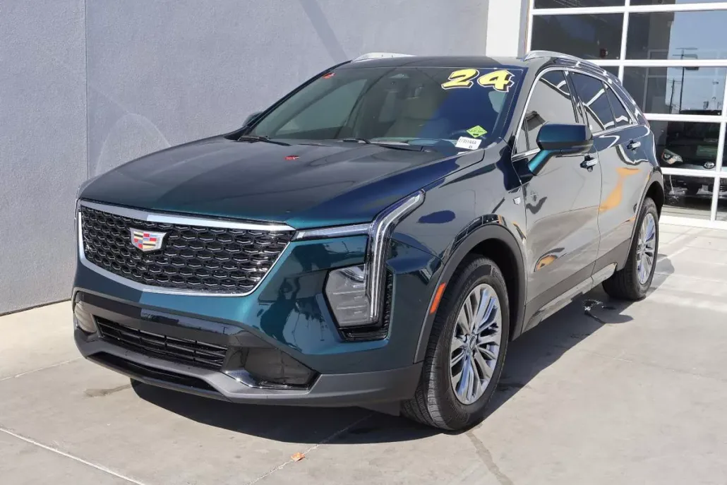 2024 Cadillac XT4 Premium Luxury photo 1