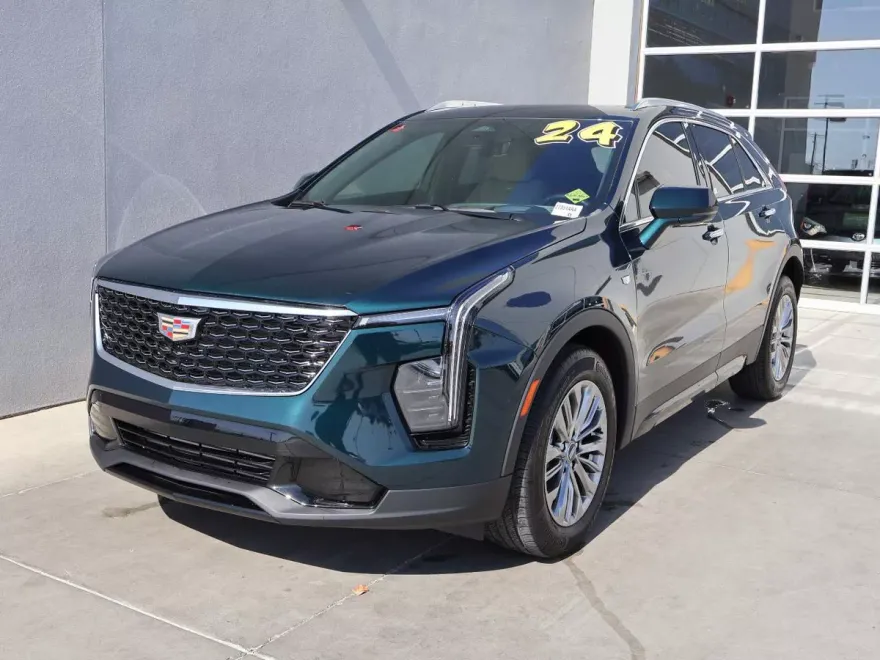 2024 Cadillac XT4 Premium Luxury photo 1
