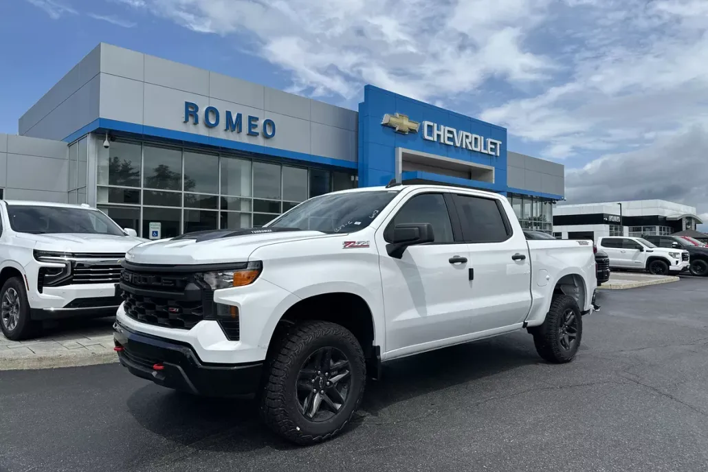 2025 Chevrolet Silverado 1500 Custom Trail Boss photo 1