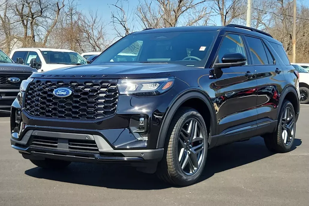 2025 Ford Explorer ST-Line photo 1
