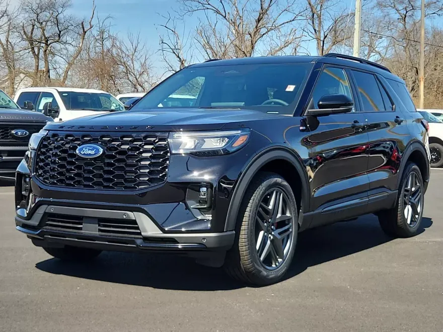2025 Ford Explorer ST-Line photo 1