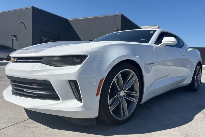 2018 Chevrolet Camaro 2LT photo 1