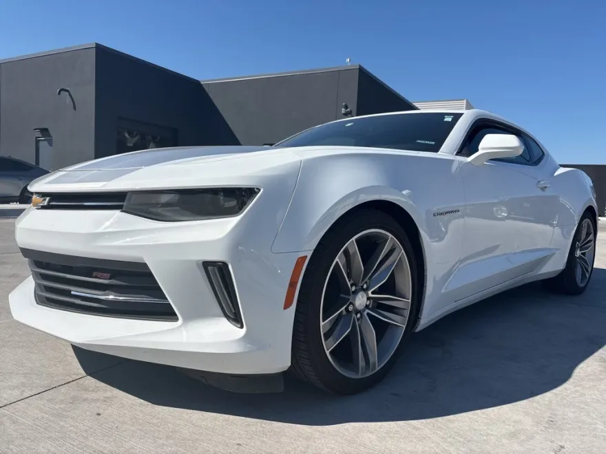 2018 Chevrolet Camaro 2LT photo 1