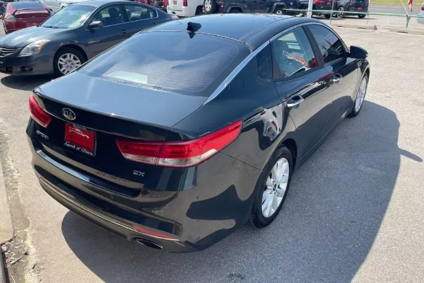 2016 Kia Optima EX photo 1