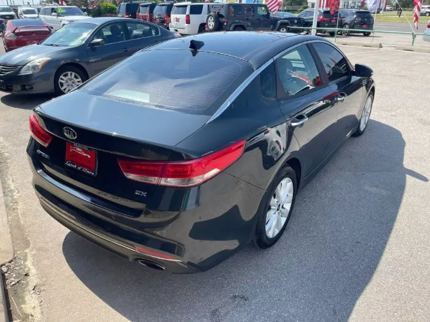 2016 Kia Optima EX photo 1