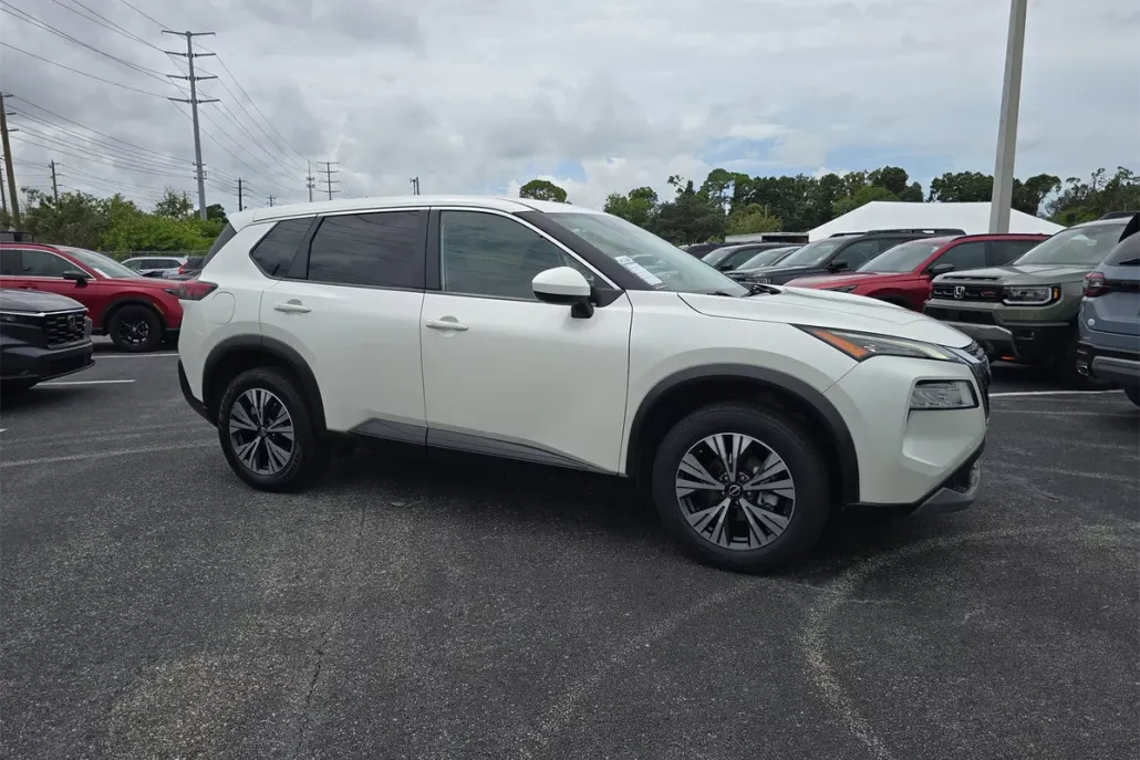 2023 Nissan Rogue SV photo 1