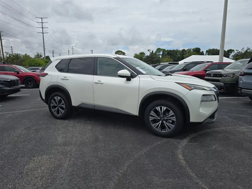 2023 Nissan Rogue SV photo 1