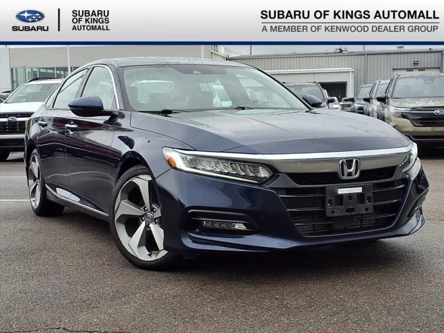 2018 Honda Accord Touring photo 1