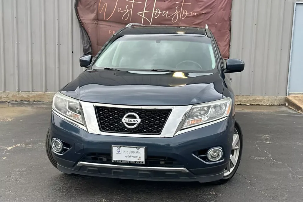 2016 Nissan Pathfinder Platinum photo 1