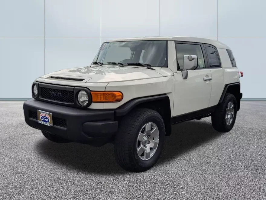 2014 Toyota FJ Cruiser Base photo 1