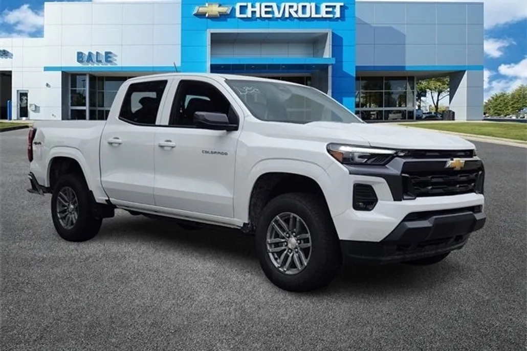 2025 Chevrolet Colorado Work Truck LT photo 1