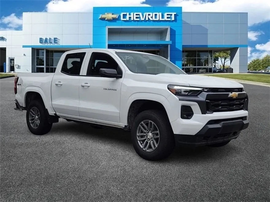 2025 Chevrolet Colorado Work Truck LT photo 1
