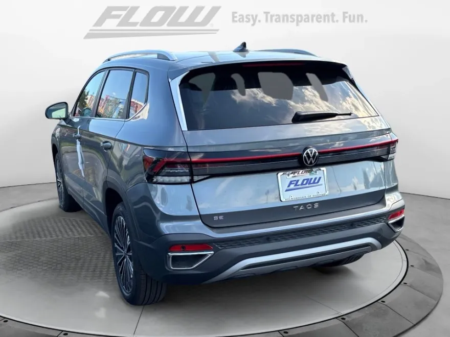2025 Volkswagen Taos SE photo 1