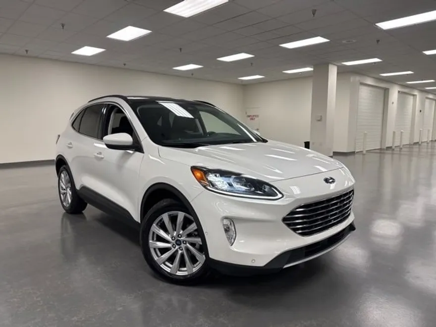 2022 Ford Escape Titanium photo 1