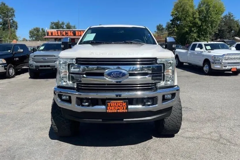 2017 Ford F-250 Lariat photo 1