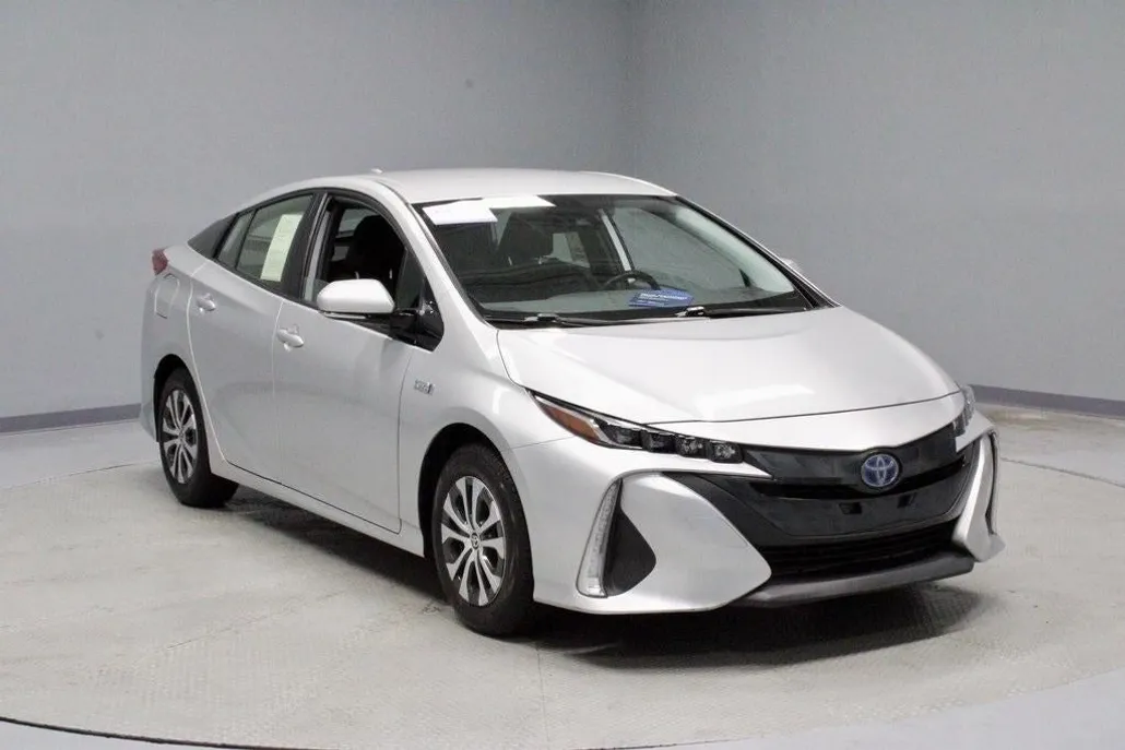 2020 Toyota Prius Prime LE photo 1