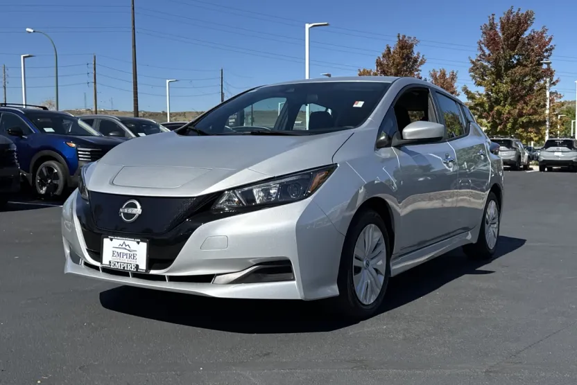 2024 Nissan Leaf S photo 1