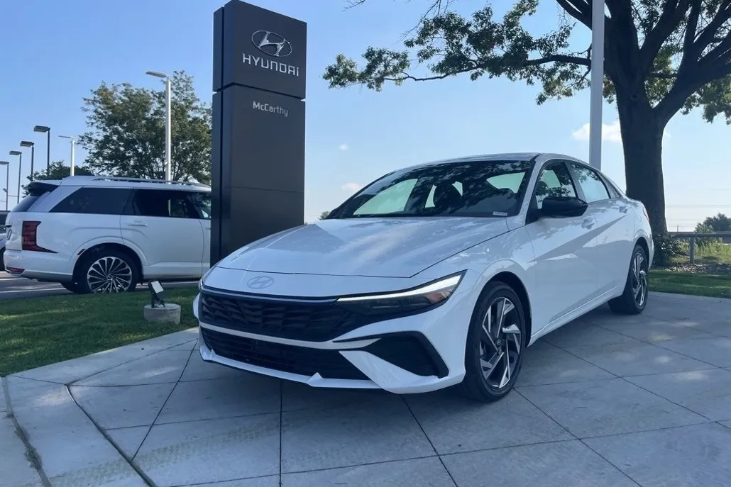 2025 Hyundai Elantra Hybrid SEL Sport photo 1