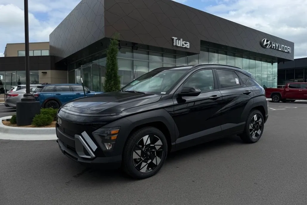 2025 Hyundai Kona SEL photo 1