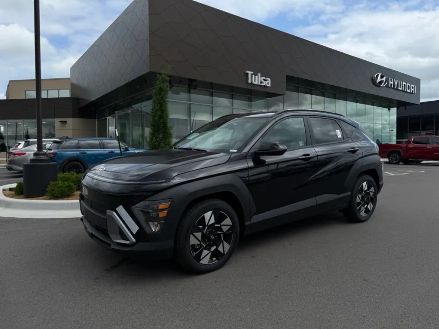 2025 Hyundai Kona SEL photo 1