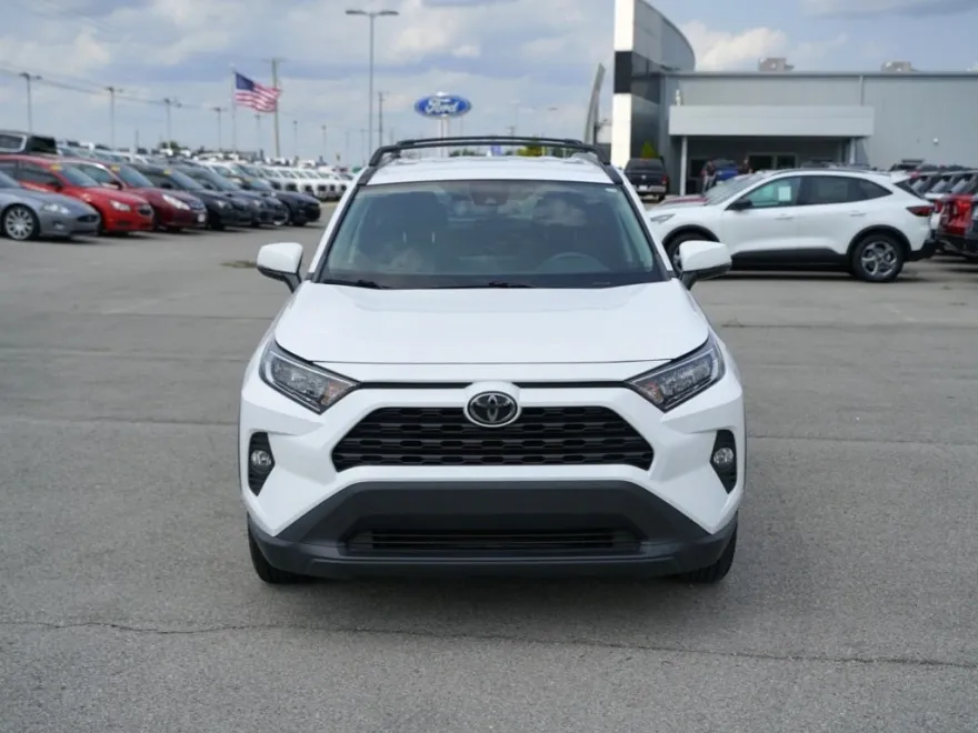 2021 Toyota RAV4 XLE photo 1