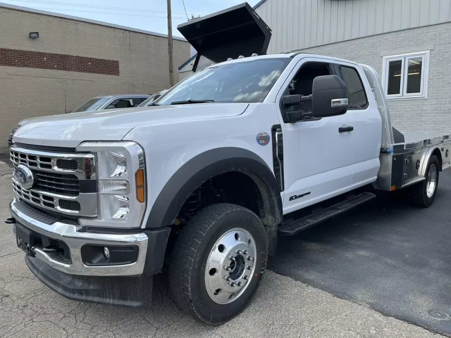 2025 Ford F-550 XLT photo 1