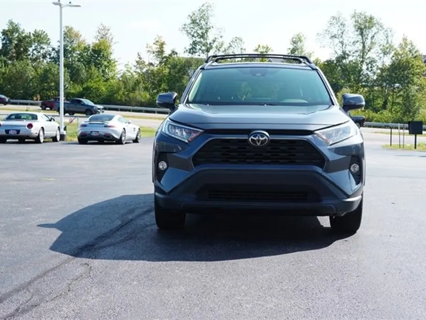 2019 Toyota RAV4 XLE Premium photo 1