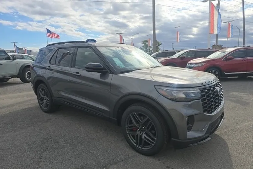 2025 Ford Explorer ST photo 1