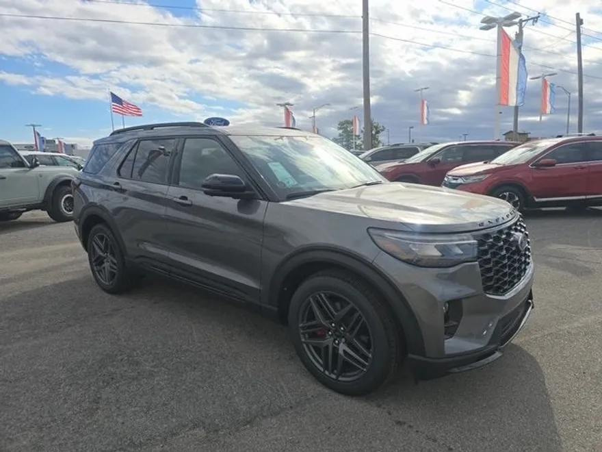 2025 Ford Explorer ST photo 1