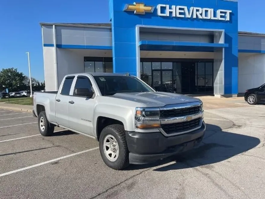 2017 Chevrolet Silverado 1500 photo 1