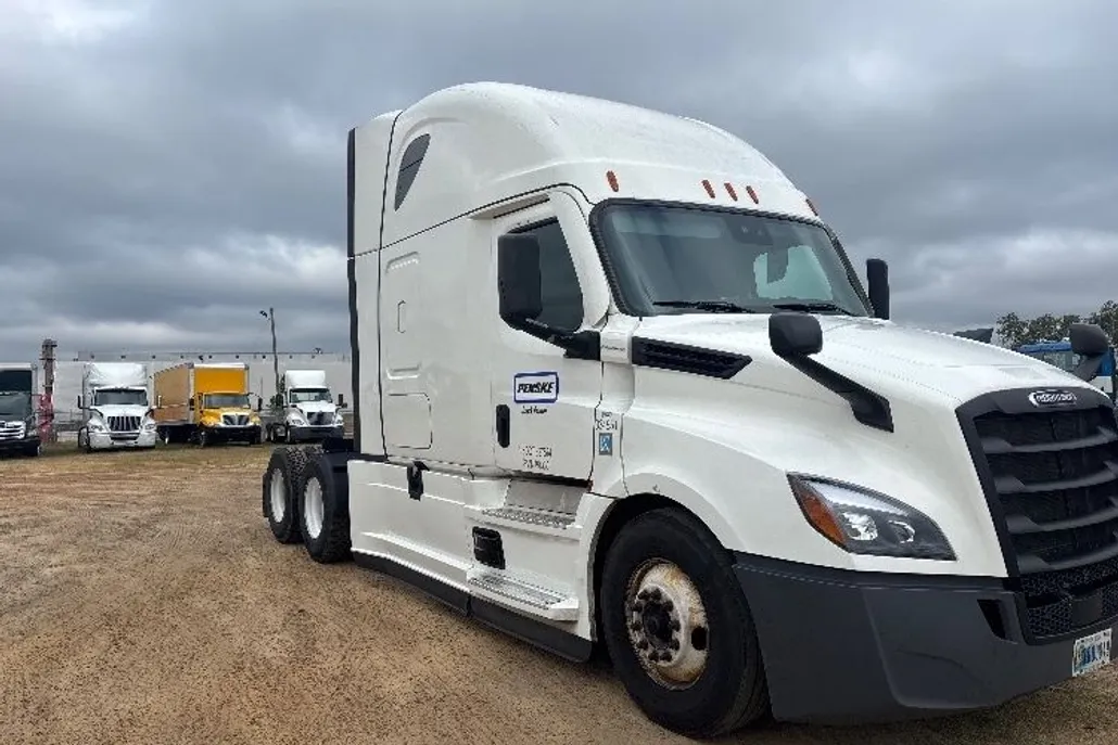 2021 Freightliner Cascadia 126" Sleeper Cab photo 1