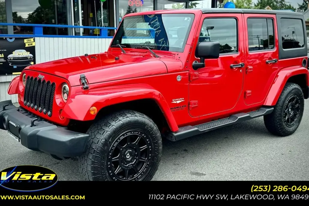2013 Jeep Wrangler Unlimited Sahara photo 1